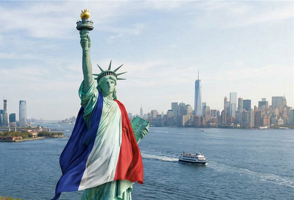 la statue de la liberté dans le drapeau français
